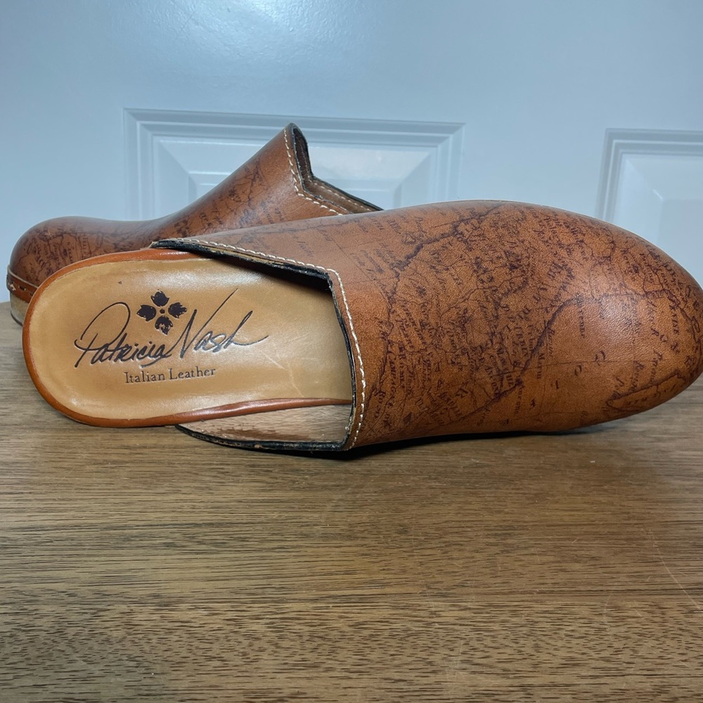 Patricia Nash Carmine Brown Map Print Leather Mules Clogs Size 8.5